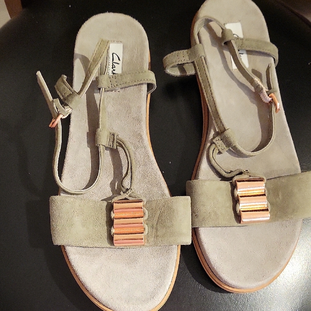 Clarks Tan Sandals Stylish Comfortable Design